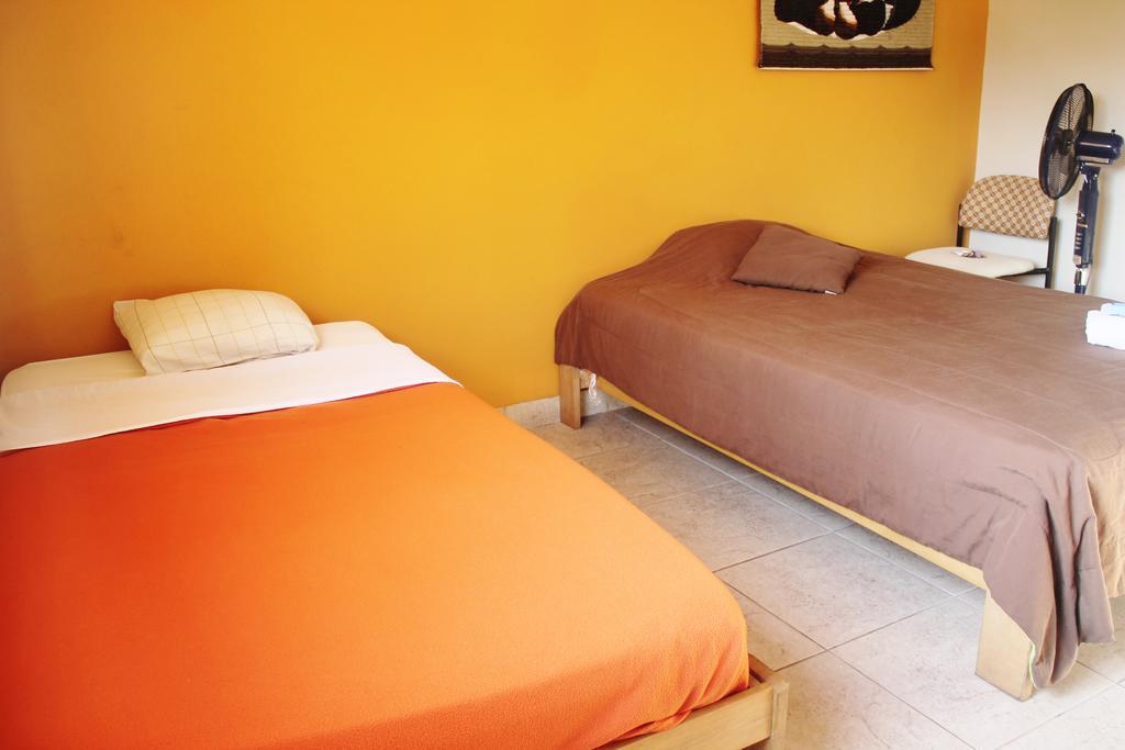 Casa Hualpa Hostel Lima Exterior photo