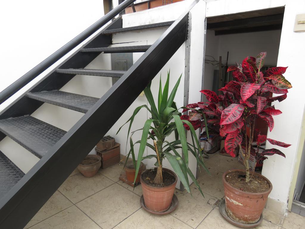 Casa Hualpa Hostel Lima Exterior photo