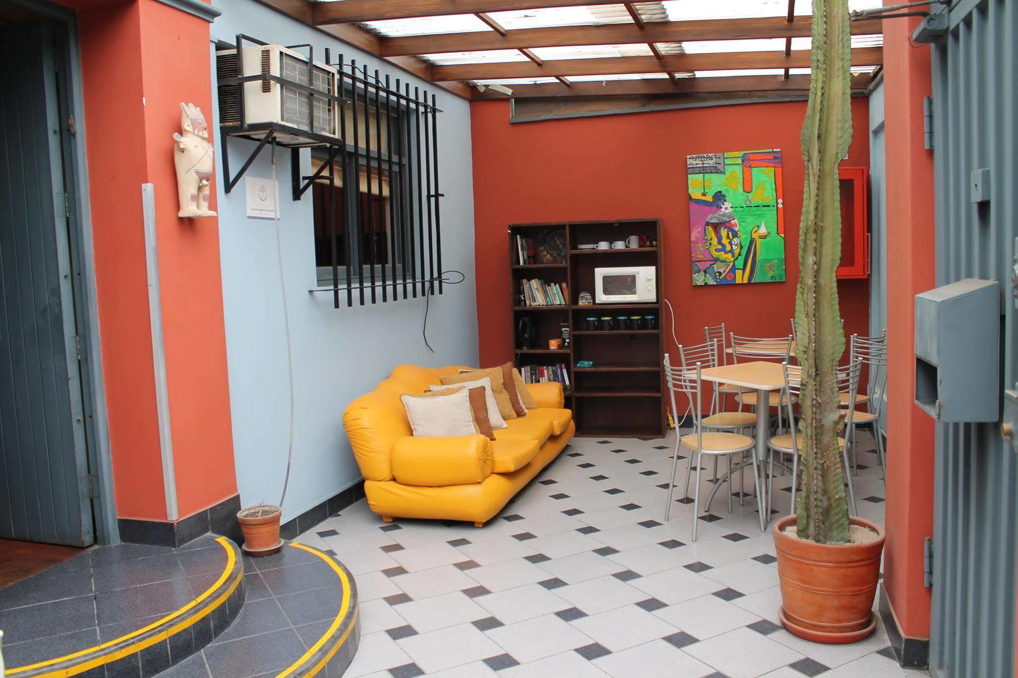 Casa Hualpa Hostel Lima Exterior photo